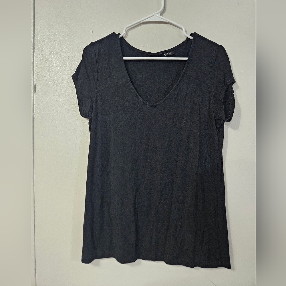 Tahari Casual Black Short Sleeve Tee!